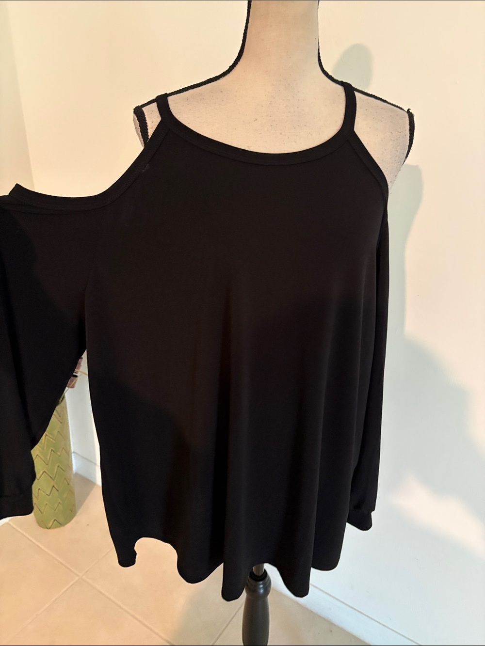 NWT 3X green envelope cold shoulder shirt 1067
